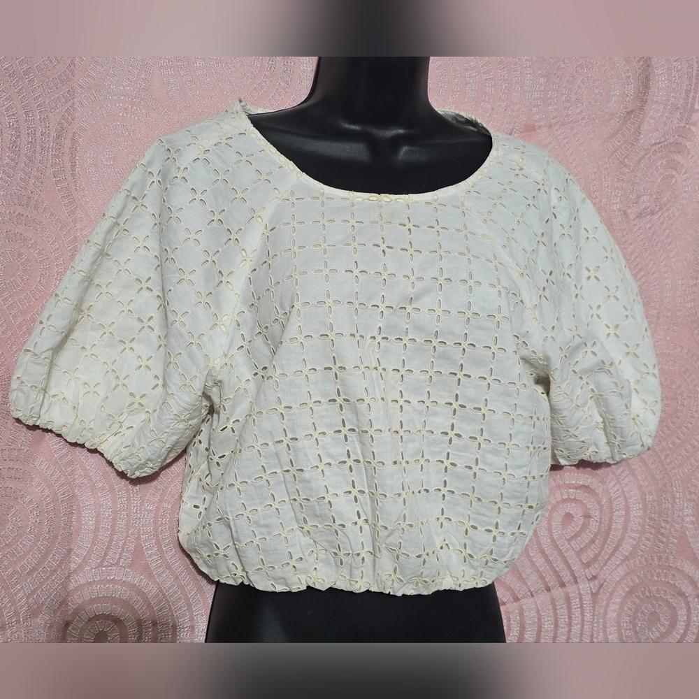 Chelsea & Violet White and Beige Eyelet Cropped Top Size M - Picture 3 of 7